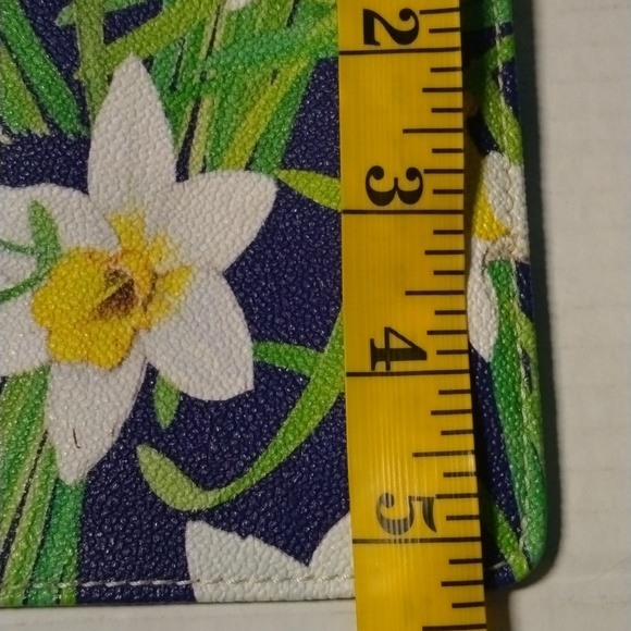 Dooney& Bourke wristlet - Picture 5 of 7